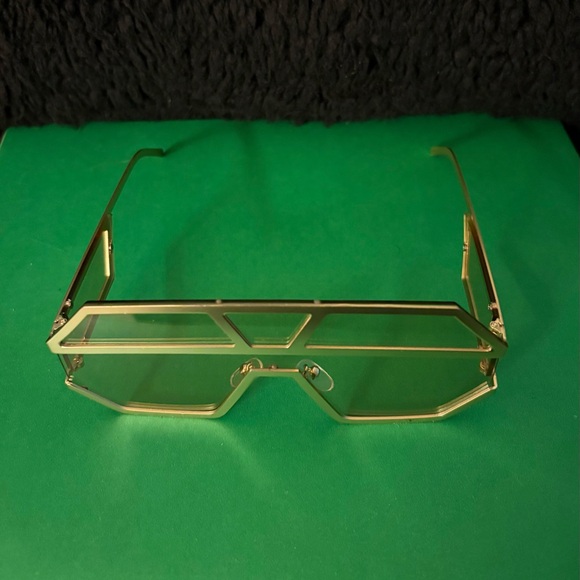 Stylish Gold Geometric Sunglasses - Picture 5 of 11